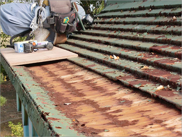 屋根工事の施工例：錆ついてしまった銅板屋根