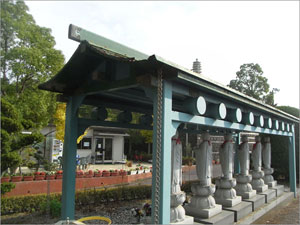 屋根工事の施工例：お寺の地蔵堂