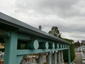屋根工事の施工例：地蔵堂の上部