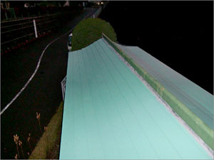 屋根工事の施工例：ガルバリウム製屋根材でカバー！